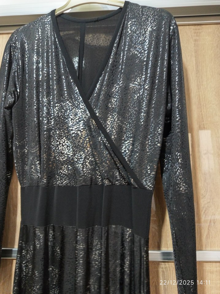 Uzun Kollu Siyah Yılan Desenli Uzun Elbise - Görsel 4