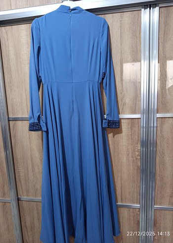 Uzun Mavi Drapeli Kadın Elbise - Görsel 3