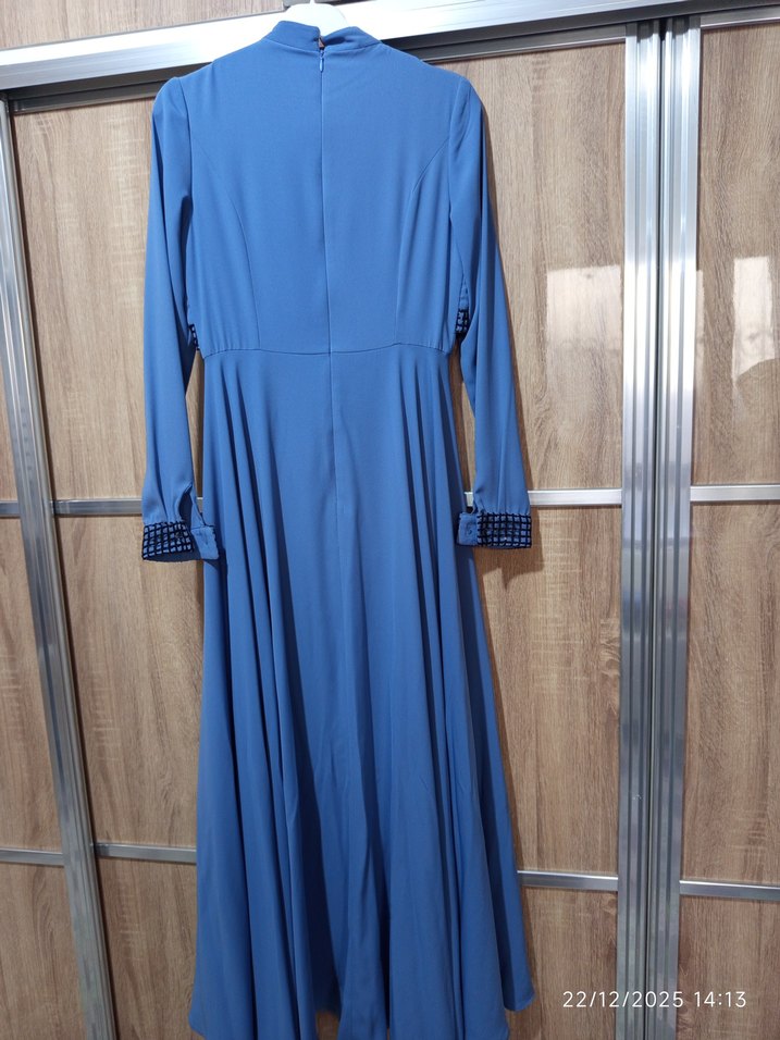 Uzun Mavi Drapeli Kadın Elbise - Görsel 3