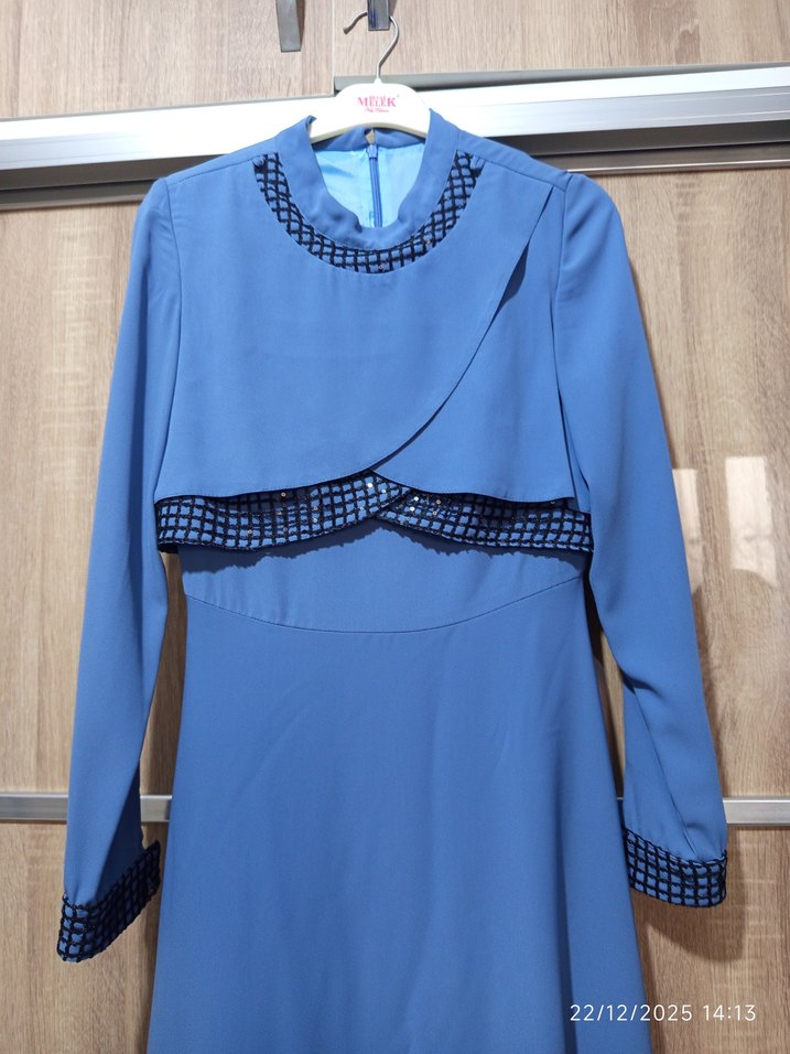 Uzun Mavi Drapeli Kadın Elbise - Görsel 4