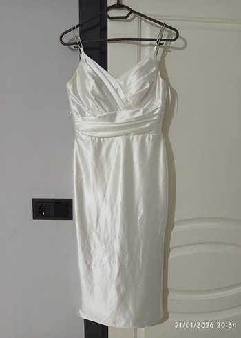 Beyaz ince boncuk işlemeli beyaz elbise - Görsel 3