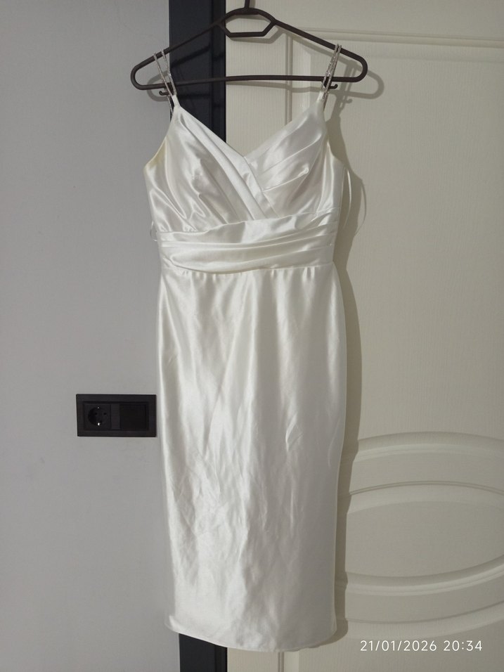 Beyaz ince boncuk işlemeli beyaz elbise - Görsel 3