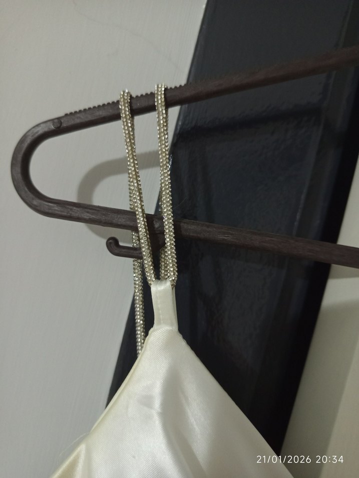 Beyaz ince boncuk işlemeli beyaz elbise - Görsel 4