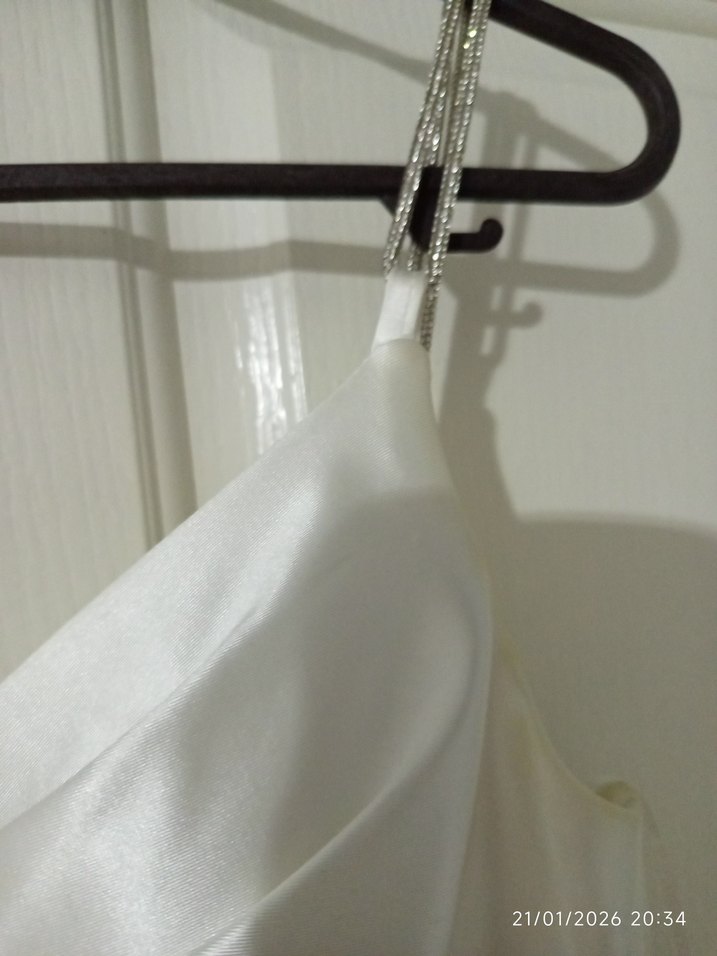 Beyaz ince boncuk işlemeli beyaz elbise - Görsel 5