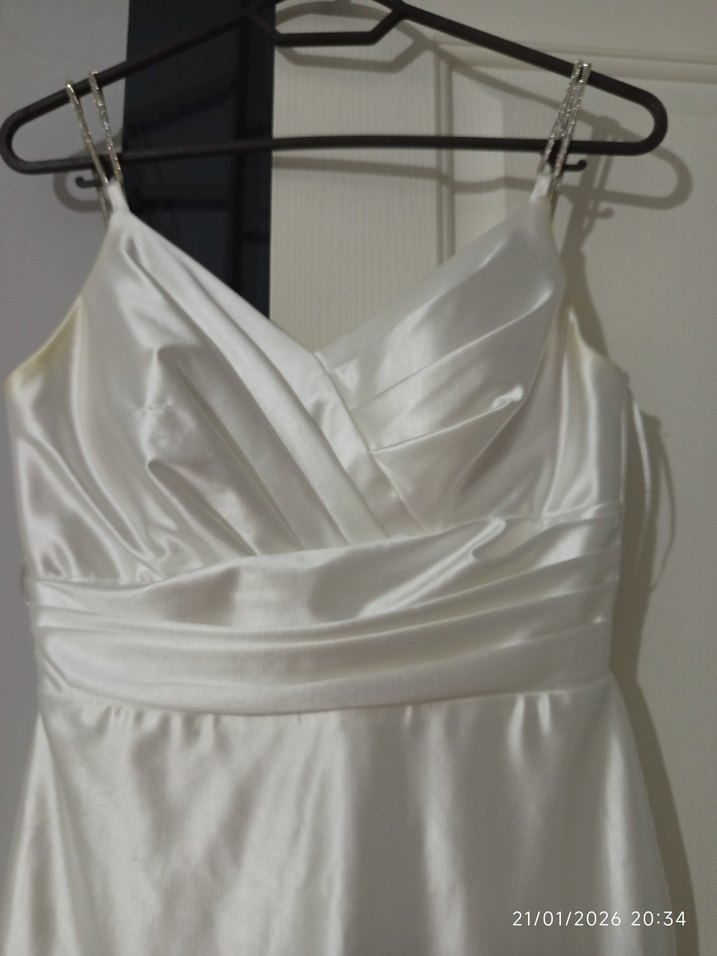 Beyaz ince boncuk işlemeli beyaz elbise - Görsel 2