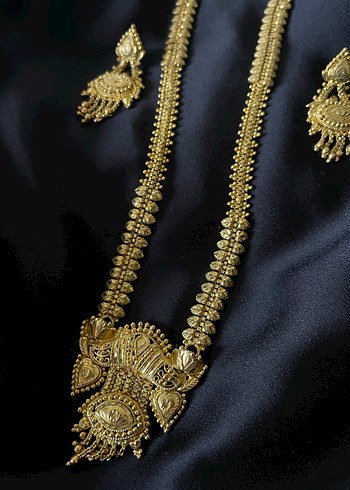 Uzun Zincir Detaylı Altın Renkli Kadın Kolye - Görsel 2