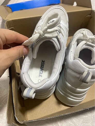 Adidas beyaz gelinlik spor ayakkabısı