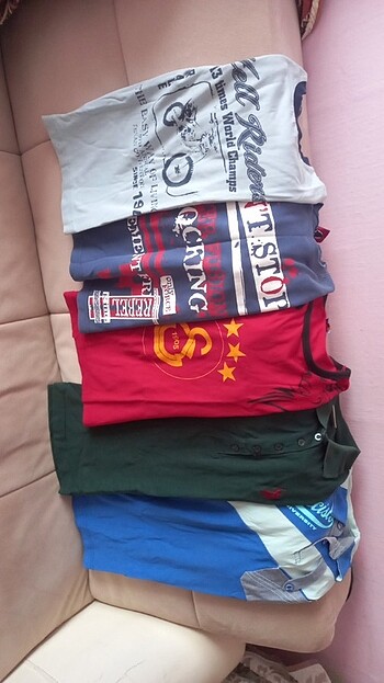 5 tane erkek çocuk tişortü