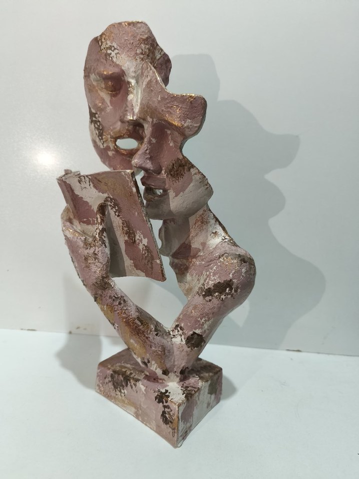 Kitap okuyan çift heykeli - Görsel 2