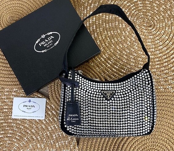 Prada çanta