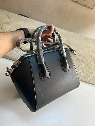 GIVENCHY Givenchy kol çantası