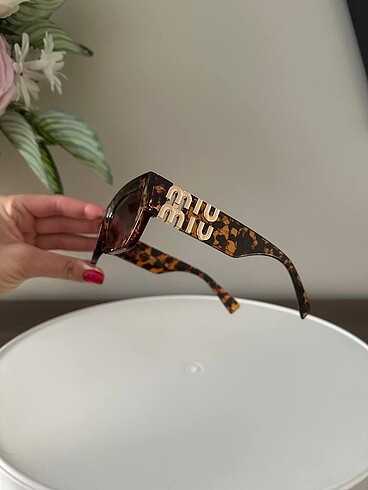 Miu Miu Miu miu leopar güneş gözlüğü