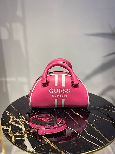 Guess kol çantası