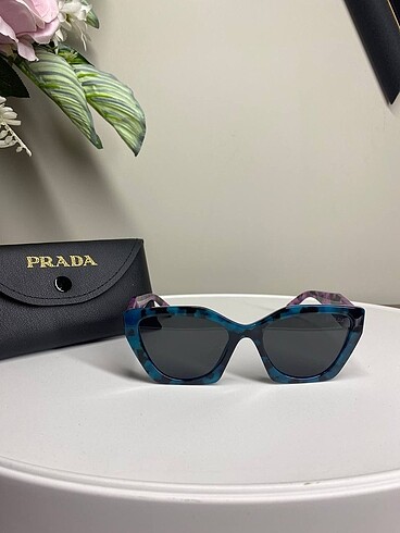 Prada Prada güneş gözlüğü