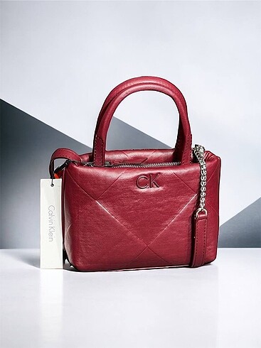  Beden siyah Renk ????Calvin Klein Re-lock Quilt mini Tote