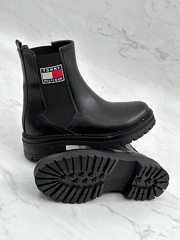 38 Beden siyah Renk Tommy bot