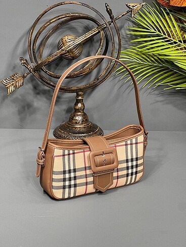 Beden BURBERRY Check Sling Bag