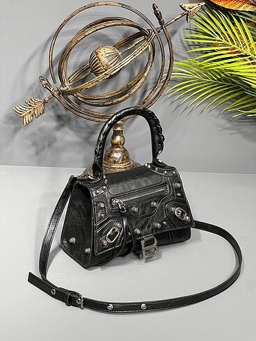 BALENCIAGA - Hourglass x Le Cagole