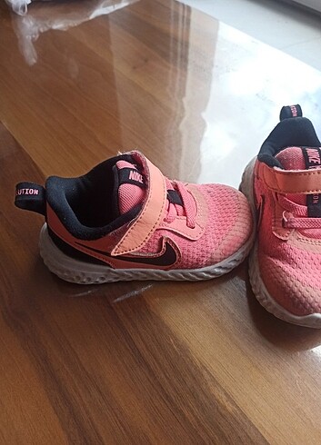 22 Beden Nike orjinal kız bebek ayakkabı