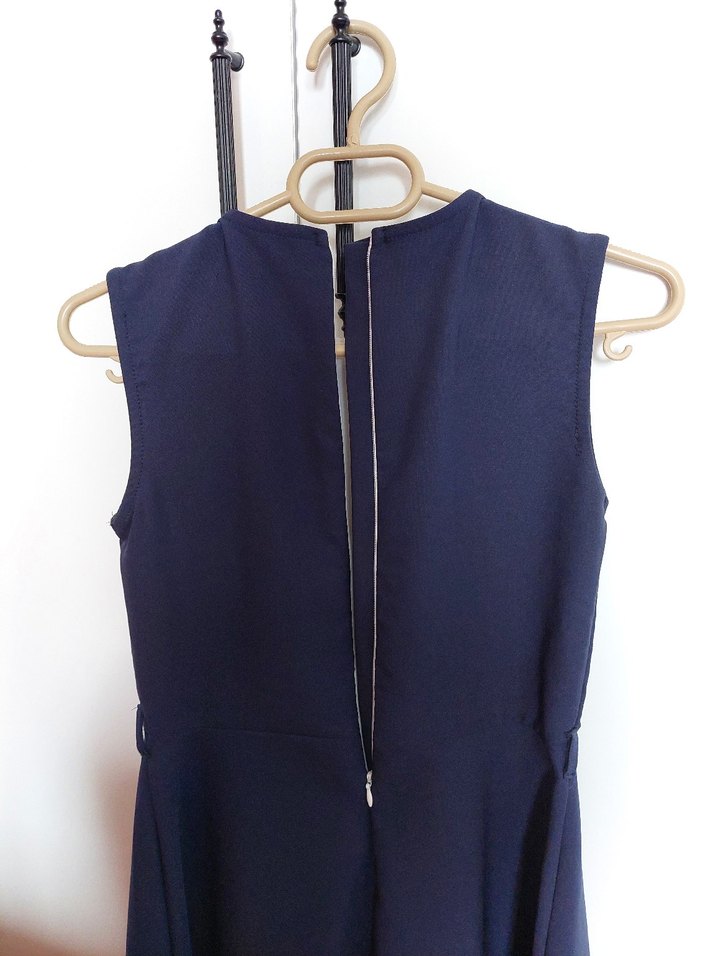 Kız Çocuk Lacivert Pileli Kolsuz Elbise - Görsel 4