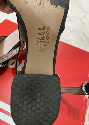 Siyah Kadın Topuklu Ayakkabı polaris değil marka temsili - Görsel 3