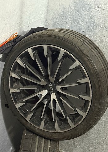 Gri Audi Jant ve Lastik Seti