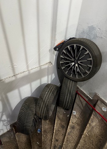  Beden Gri Audi Jant ve Lastik Seti