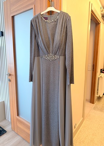 Gri Uzun Kollu Drapeli Abiye Elbise - Görsel 3