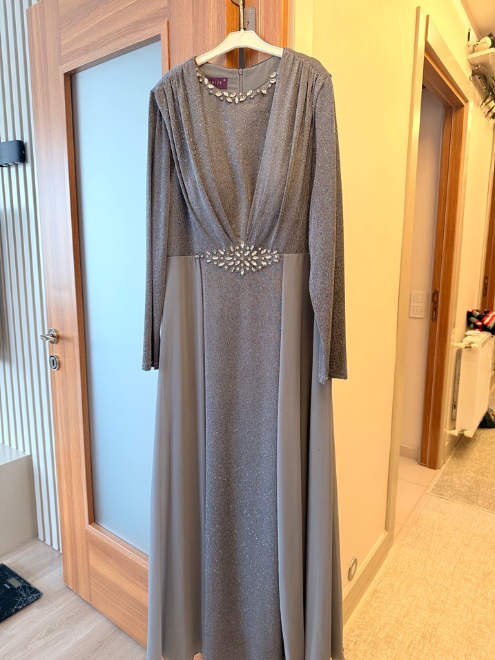 Gri Uzun Kollu Drapeli Abiye Elbise - Görsel 3