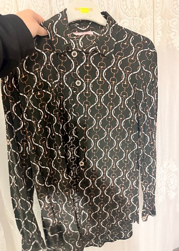 Zincir Detaylı Siyah Yılan Desenli Gömlek - Görsel 3