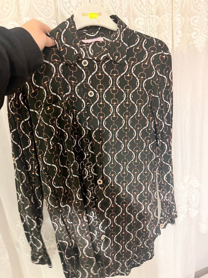 Zincir Detaylı Siyah Yılan Desenli Gömlek - Görsel 2