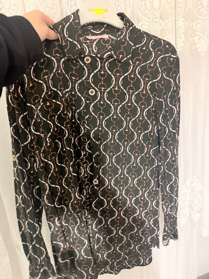 Zincir Detaylı Siyah Yılan Desenli Gömlek - Görsel 3