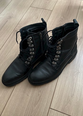 Elle Elle Erkek Siyah Deri Gotik Tokalı Bot