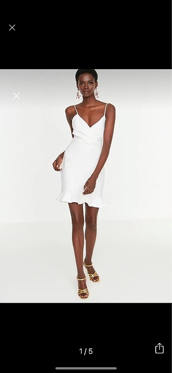 Beyaz askılı şık mini elbise