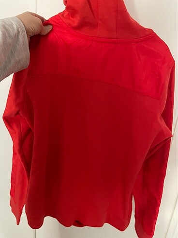 m Beden kırmızı Renk Orjinsl Nike sweatshirt