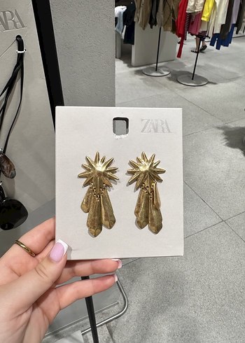 Zara Altin Metal Yildiz Sallantili Kupe