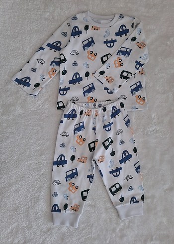Erkek Çocuk Araba Baskılı İnterlok kumaş pijama takımı