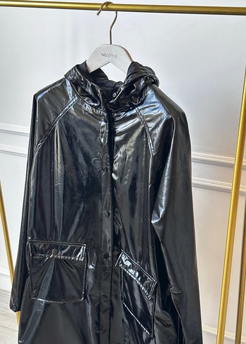 Parlak Siyah Uzun Kadın Yağmurluk - Görsel 2