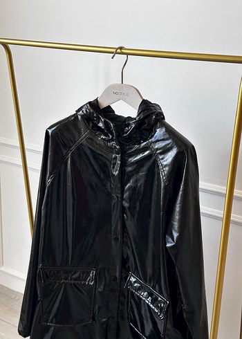 Parlak Siyah Uzun Kadın Yağmurluk - Görsel 3