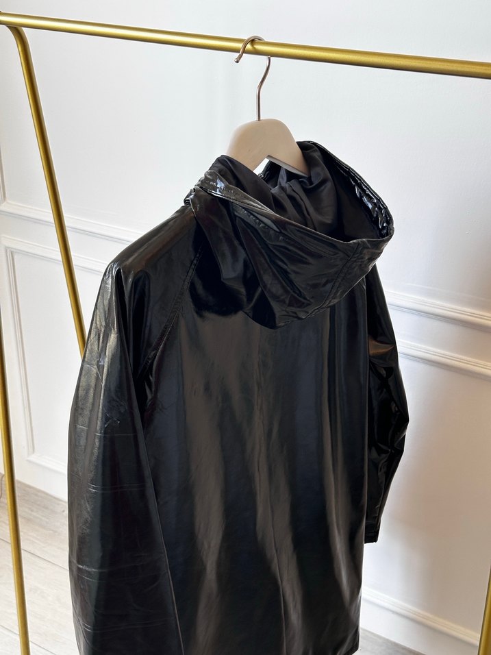 Parlak Siyah Uzun Kadın Yağmurluk - Görsel 5