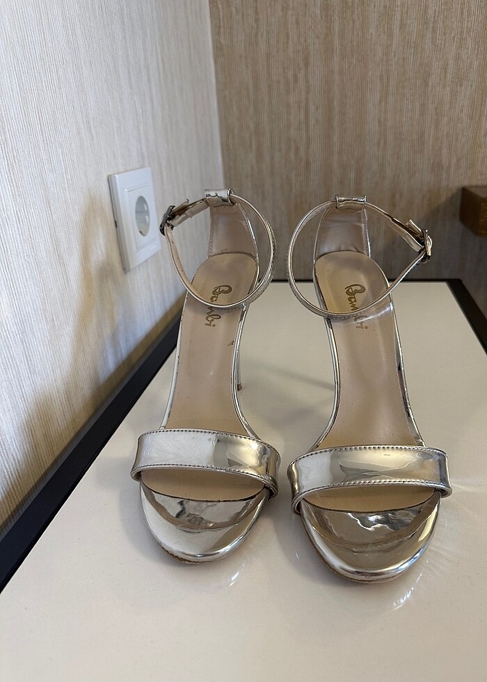 Topuklu ayakkabı - Görsel 2