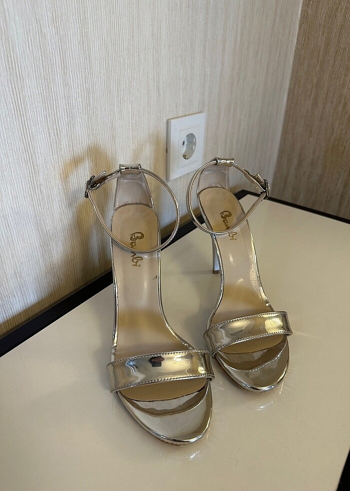 Topuklu ayakkabı - Görsel 3