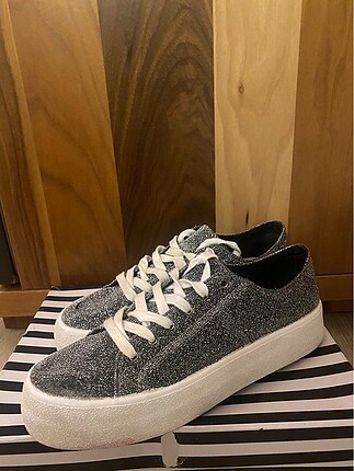 38 Beden Spor Ayakkabı PULL&BEAR Simli