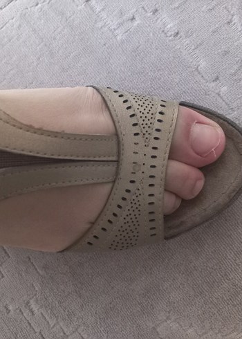 Bej Dolgu Topuklu Kadın Sandalet - Görsel 4