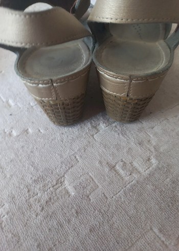 Bej Dolgu Topuklu Kadın Sandalet - Görsel 3