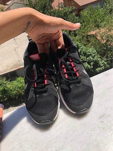 Nike Siyah Nike yürüyüş ayakkabısı çok rahat