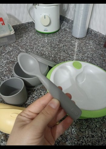 OİOİ Çocuk Tabak, Kapaklı Kase, Önlük ve Bardak Seti - Görsel 2