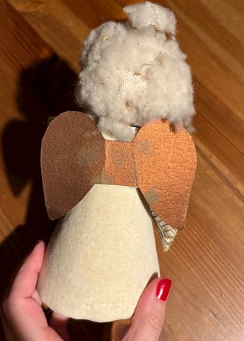 Beyaz Kumaş Elbise ve Ahşap Detaylı Bebek El Yapımı İthal - Görsel 3