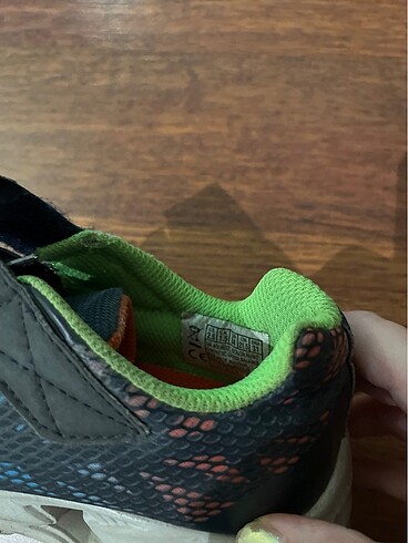 34 Beden yeşil Renk Skechers orijinal spor ayakkabı 34 numara ışıklı
