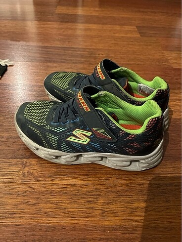 34 Beden Skechers orijinal spor ayakkabı 34 numara ışıklı